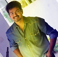 Vijay will be singing along with Shreya Ghoshal for a song in Jilla