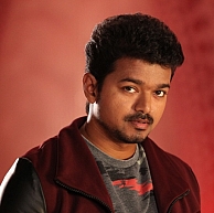 Comedian Satish shares his experience working with Vijay in Kaththi