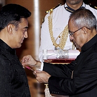 Kamal Haasan gets his Padma Bhushan from the President of India