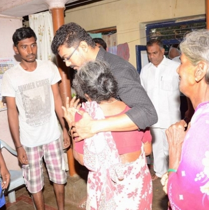 Ilayathalapathy Vijay meets the families of his recently departed fans, Soundarrajan and Udhayakumar