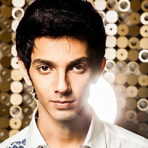What is Anirudh's valentines day surprise after Ennakena and Avalukena?