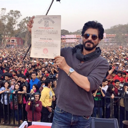 Shah Rukh Khan finally gets his degree from Hansraj college after 28 years.