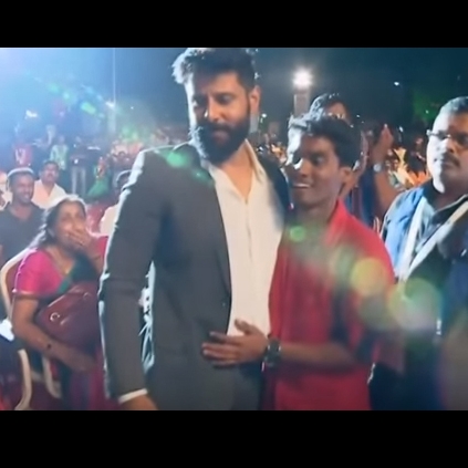 Vikram comes to a fan's rescue during an award function