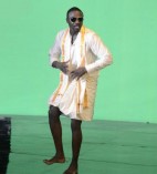 Akon in veshti with STR