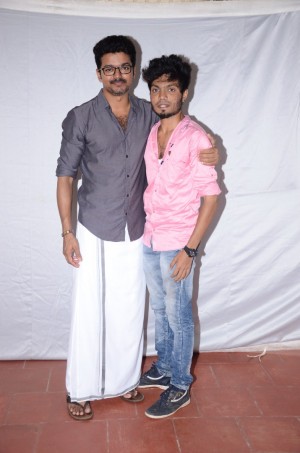 Vijay Meets His Fans