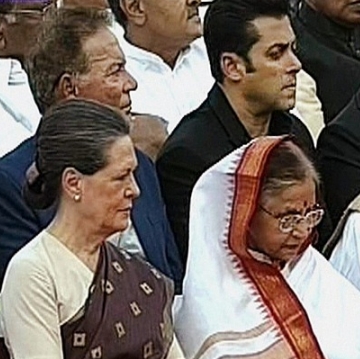 Salman Khan, Salim Khan, Sonia Gandhi, and Prathiba Patil
