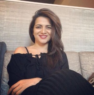 Dhivyadharshini (aka) Dhivya dharshini