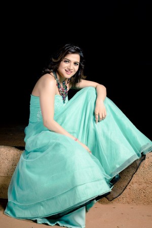 Dhivyadharshini (aka) Dhivya dharshini