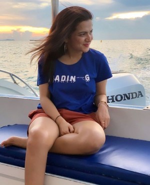 Dhivyadharshini (aka) Dhivya dharshini