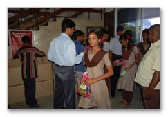 Kuselan treats school kids - Images