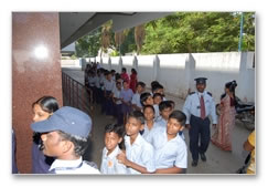 Kuselan treats school kids - Images