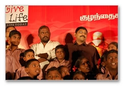 Kuselan treats school kids - Images