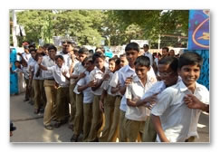 Kuselan treats school kids - Images