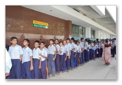 Kuselan treats school kids - Images