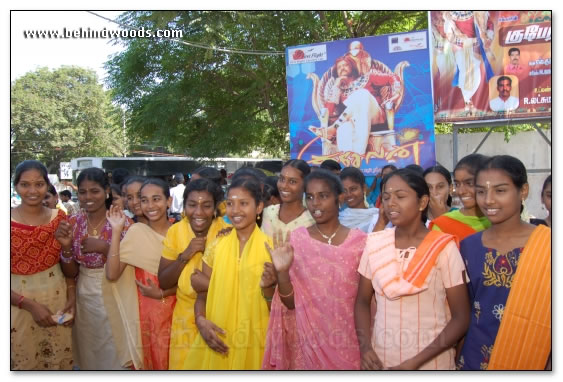 Kuselan treats school kids - Images