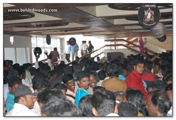 Kuselan treats school kids - Images