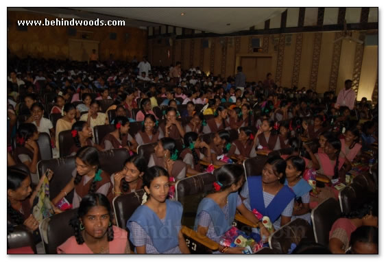 Kuselan treats school kids - Images