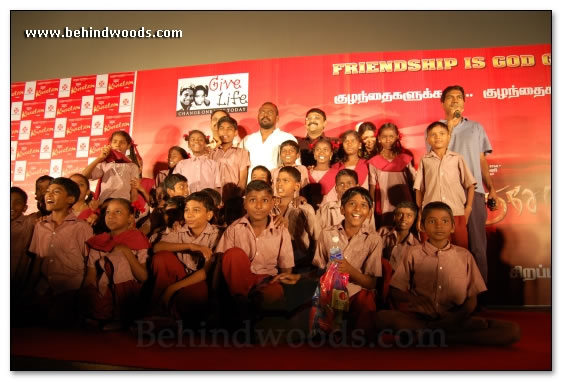 Kuselan treats school kids - Images