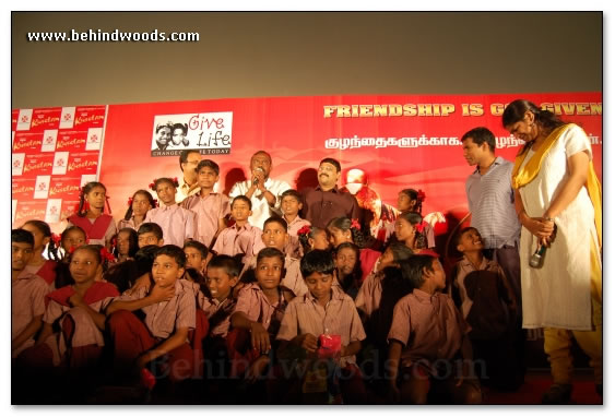 Kuselan treats school kids - Images