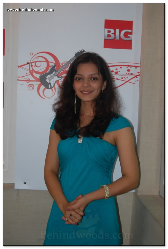 Ishita on air @ Big FM - images