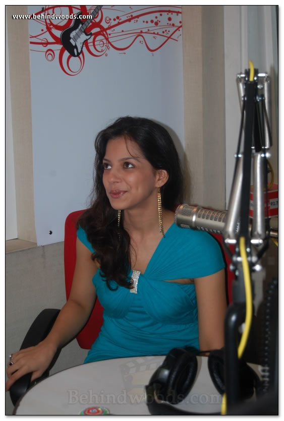 Ishita on air @ Big FM - images