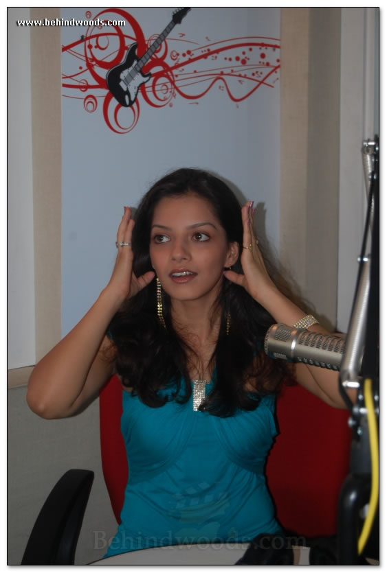 Ishita on air @ Big FM - images