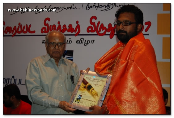 Journalist Awards honor artistes - images