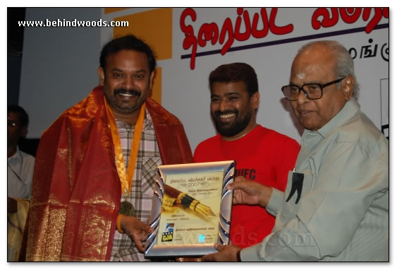 Journalist Awards honor artistes - images