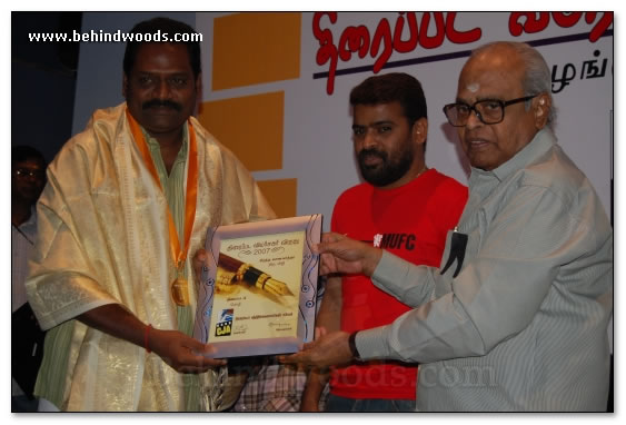 Journalist Awards honor artistes - images