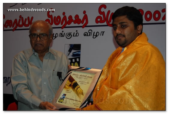 Journalist Awards honor artistes - images