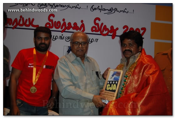 Journalist Awards honor artistes - images