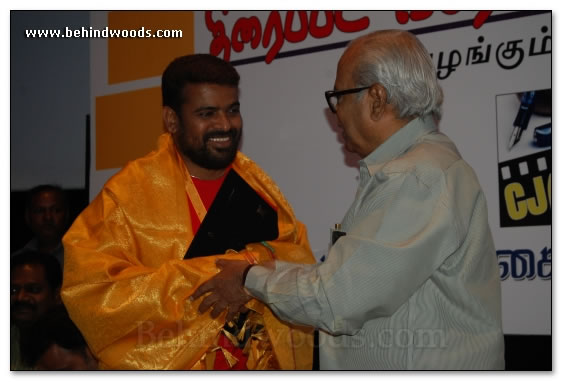 Journalist Awards honor artistes - images