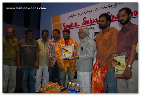 Journalist Awards honor artistes - images