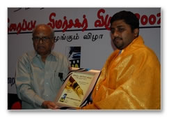 Journalist Awards honor artistes - images