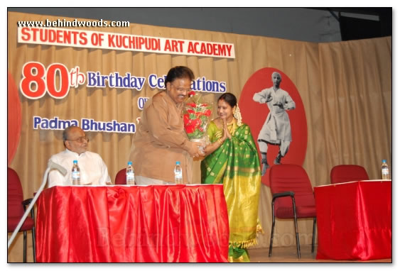 Vikraman family facilitates dance guru - images