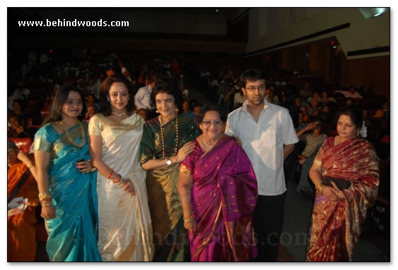 Vikraman family facilitates dance guru - images