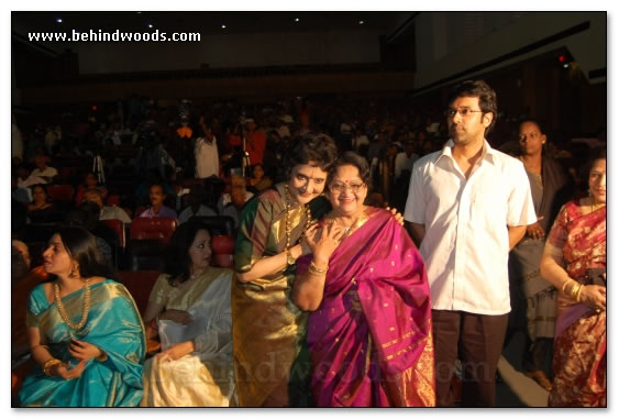 Vikraman family facilitates dance guru - images