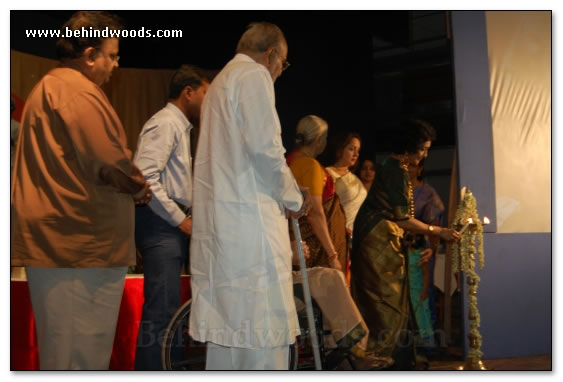 Vikraman family facilitates dance guru - images