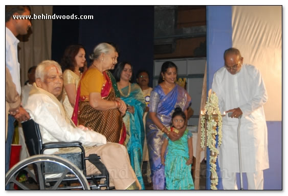 Vikraman family facilitates dance guru - images