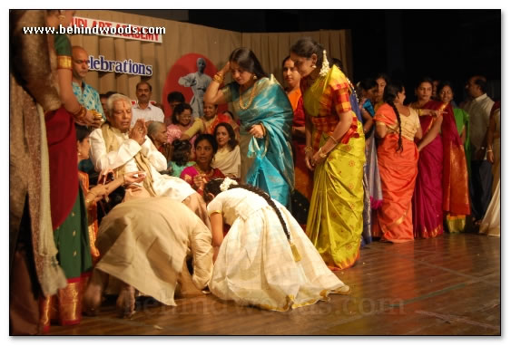 Vikraman family facilitates dance guru - images