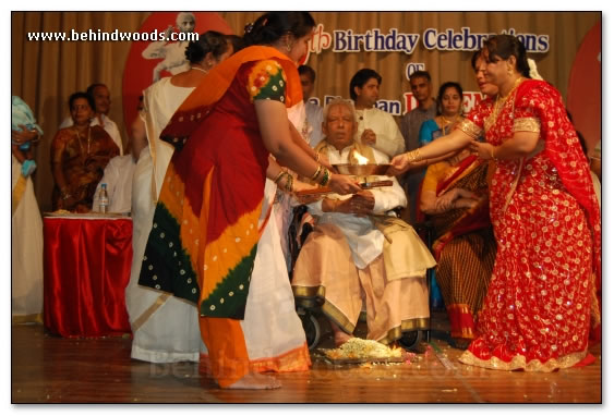 Vikraman family facilitates dance guru - images