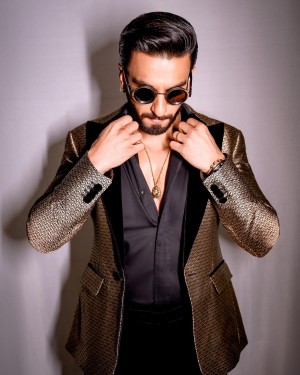 Ranveer Singh (aka) Ranveersingh