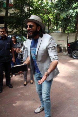 Ranveer Singh (aka) Ranveersingh