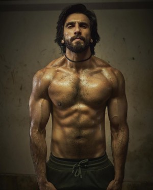 Ranveer Singh (aka) Ranveersingh