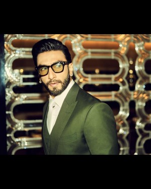 Ranveer Singh (aka) Ranveersingh