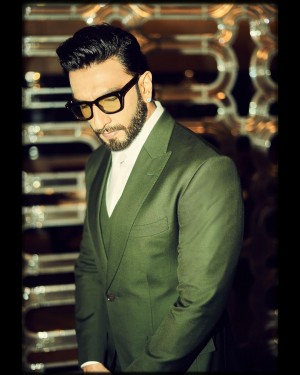 Ranveer Singh (aka) Ranveersingh