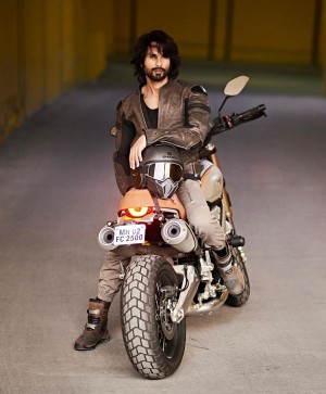 Shahid Kapoor (aka) ShahidKapoor