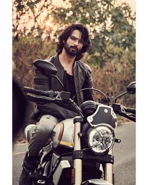 Shahid Kapoor (aka) ShahidKapoor