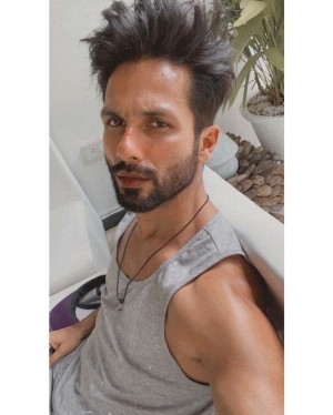 Shahid Kapoor (aka) ShahidKapoor