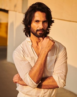 Shahid Kapoor (aka) ShahidKapoor